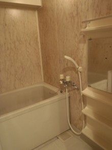 明るくシンプルで落ち着いたお風呂空間 明るくシンプルで落ち着いたお風呂空間